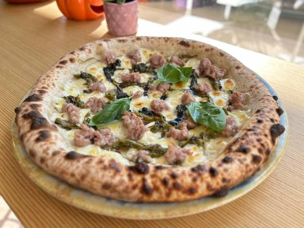 Pizza GOURMET Salsiccia e Friarielli